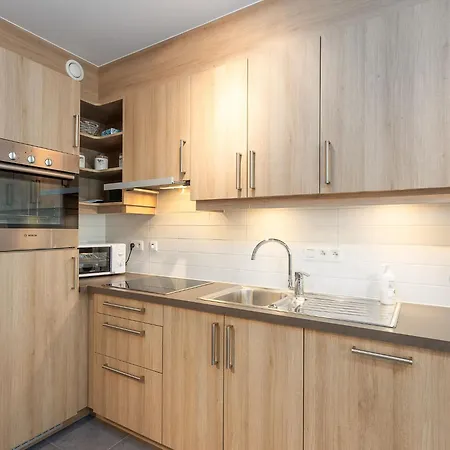 Located On The 2nd Floor * Westende
