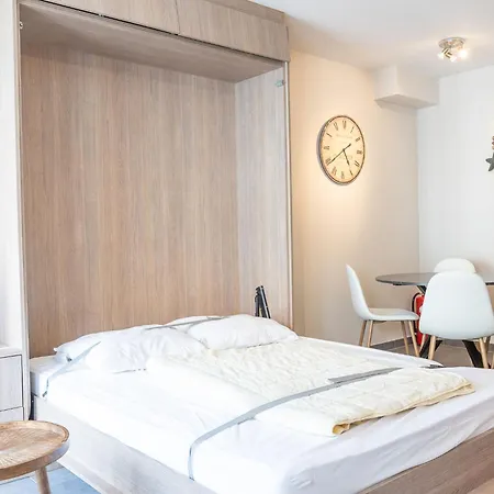 Located On The 2nd Floor Westende