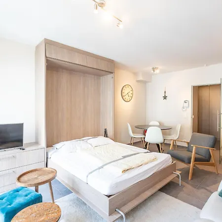 Located On The 2nd Floor Apartamento Westende